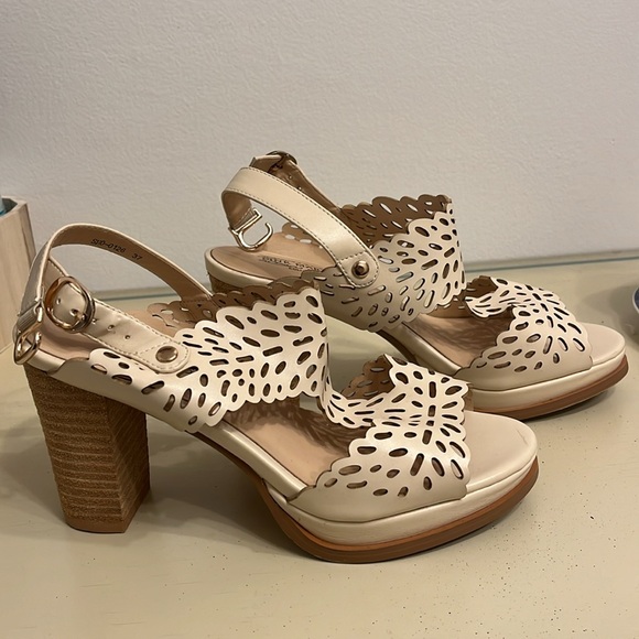 Pink Martini heels, perfect for wedding season! - Picture 2 of 5